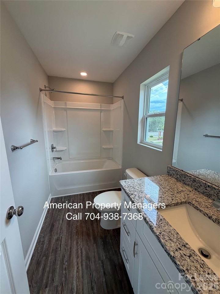 504 N Broad St - Photo 5 of 6