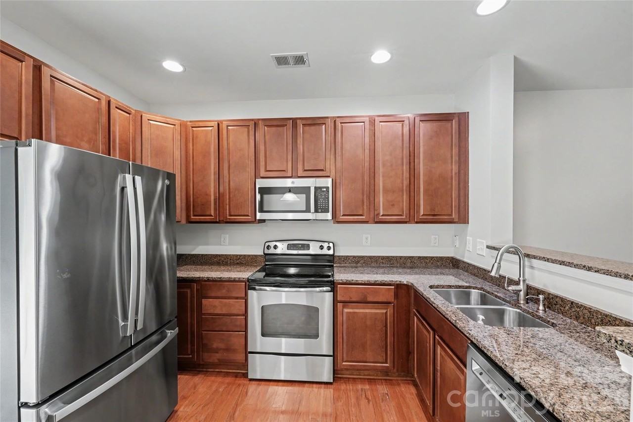 13983 Singleleaf Ln - Photo 3 of 27