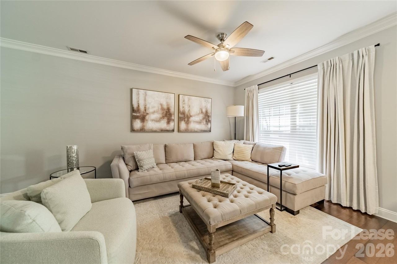 419 Hurston Cir - Photo 3 of 23