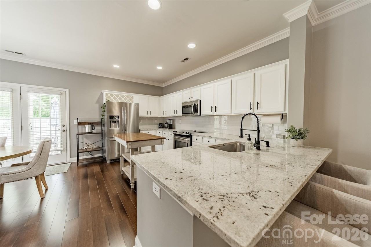 419 Hurston Cir - Photo 5 of 23