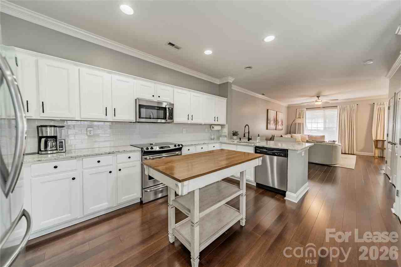 419 Hurston Cir - Photo 7 of 23
