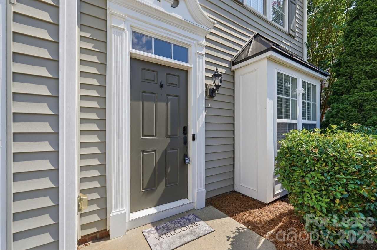 4084 Holly Villa Cir - Photo 4 of 41