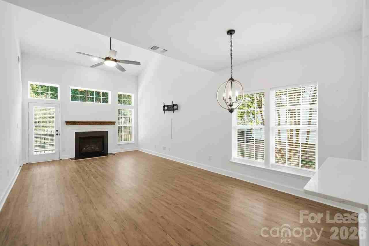 4084 Holly Villa Cir - Photo 6 of 41