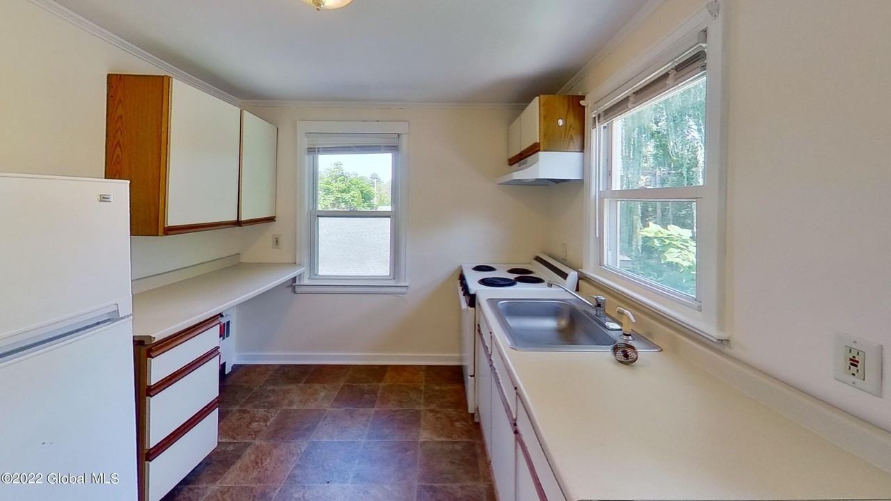 225 S Allen St #2L - Photo 2 of 12