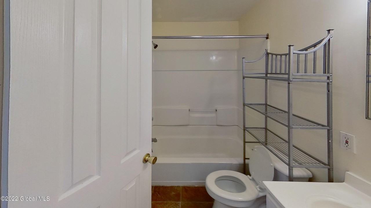 225 S Allen St #2L - Photo 5 of 12