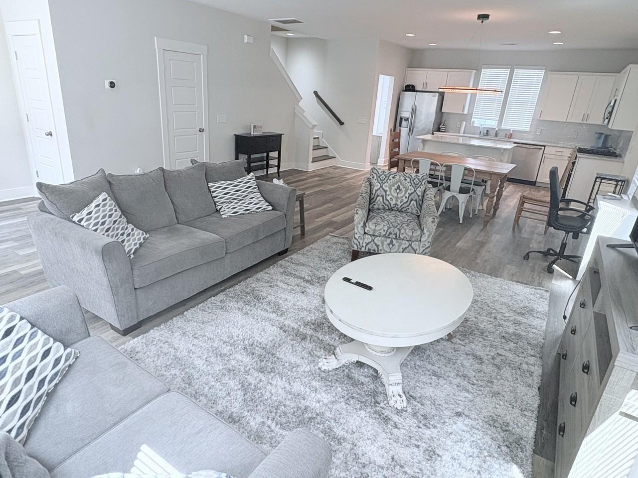 1512 Cuyler Ln - Photo 2 of 10