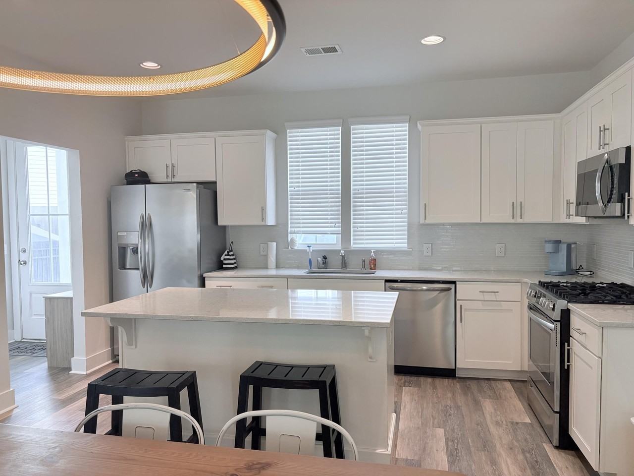 1512 Cuyler Ln - Photo 4 of 10