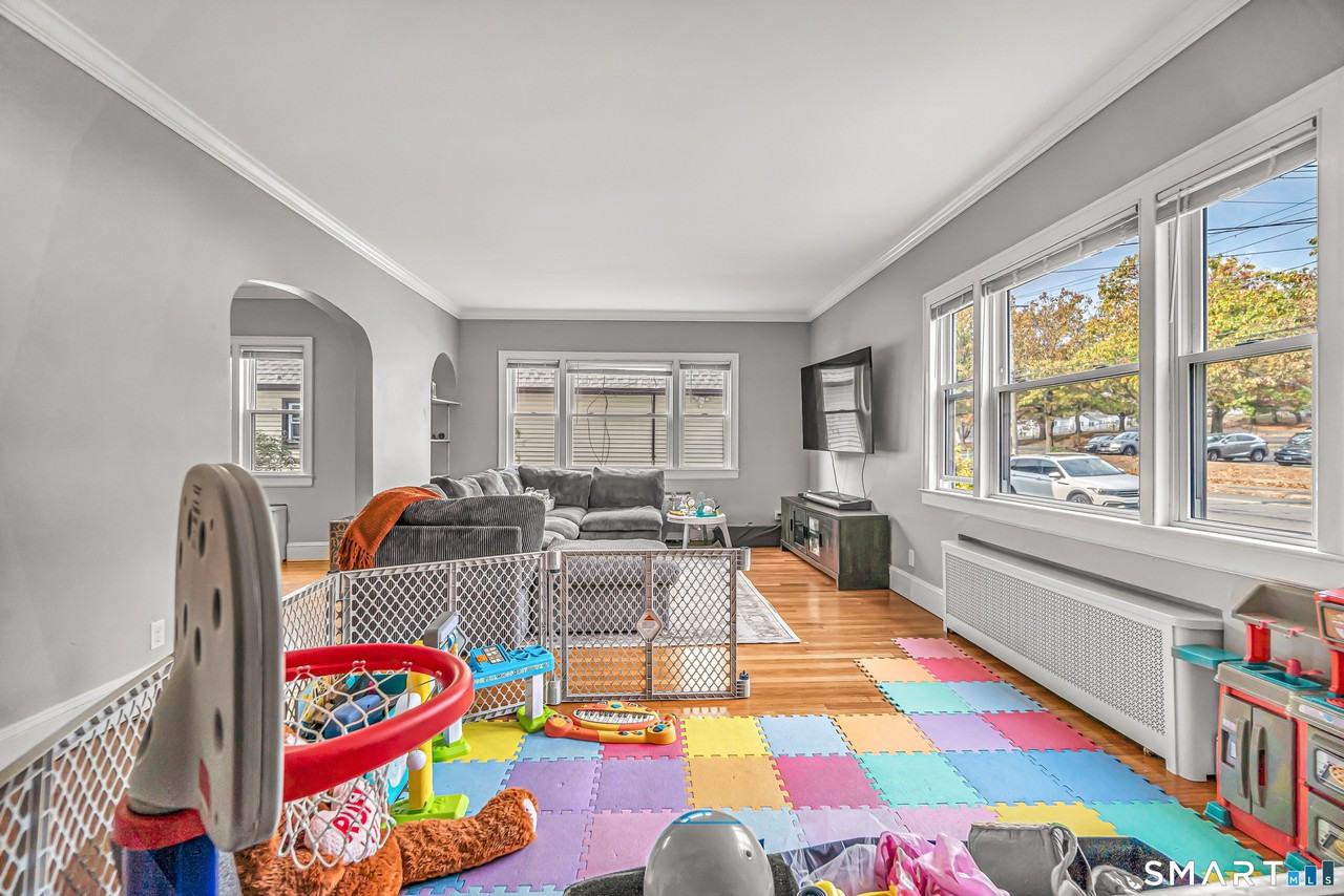 1387 Capitol Ave #1stFL - Photo 3 of 20
