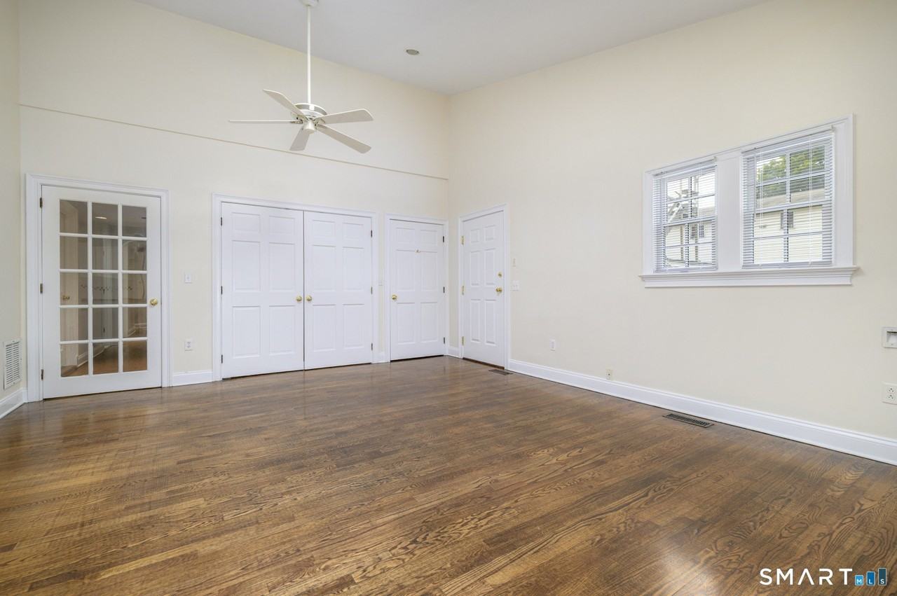 18 Elm Tree Pl #1stFL - Photo 4 of 29