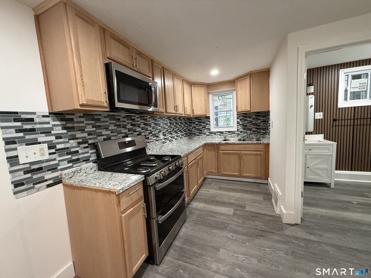 171 Pearl St #1stFL - Photo 2 of 11