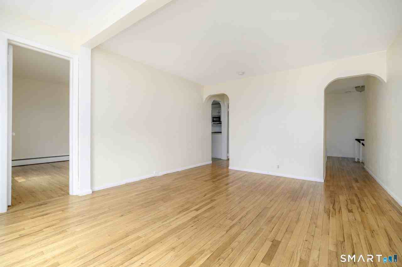 18 Elm Tree Pl #2ndFL - Photo 4 of 12