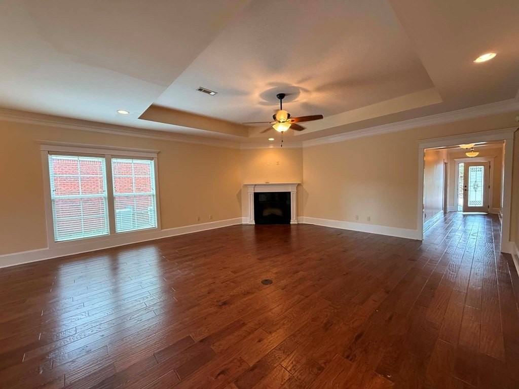 127 Princeton Dr - Photo 4 of 20