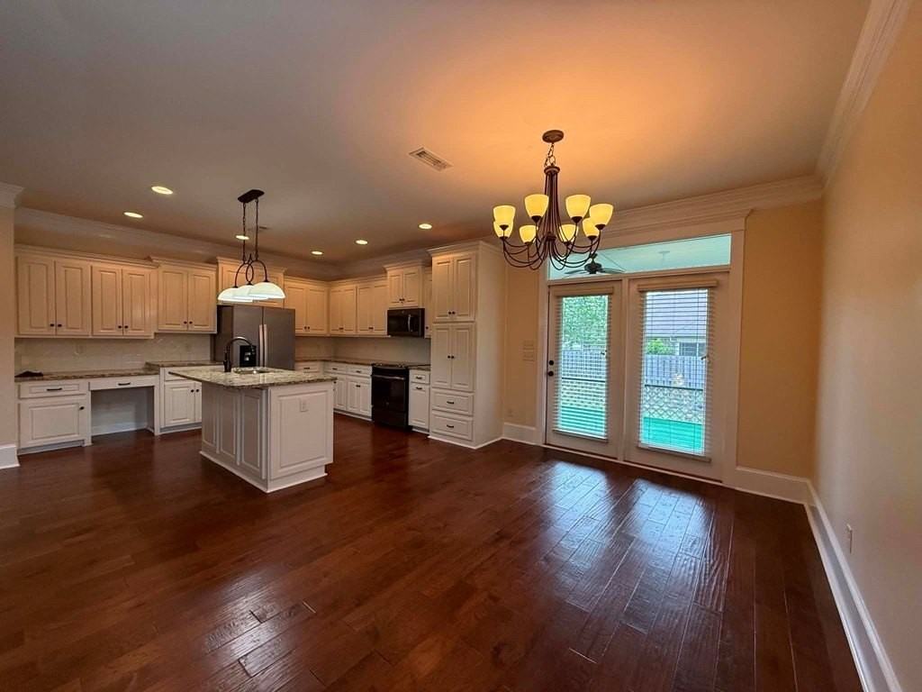 127 Princeton Dr - Photo 5 of 20