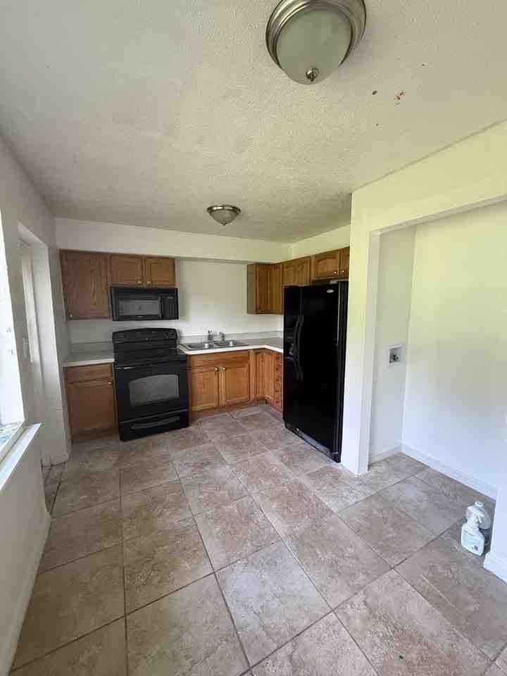 408 Se 7th Ter - Photo 5 of 8