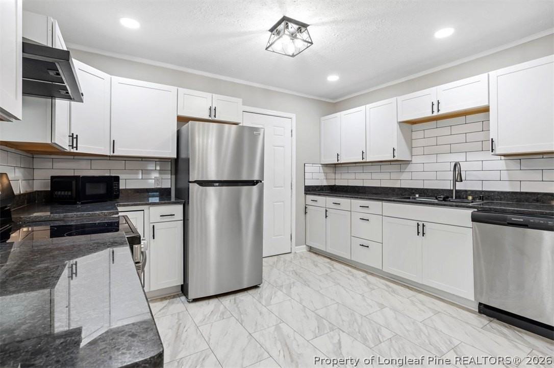 804 Rodie Ave - Photo 4 of 44