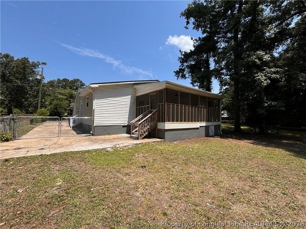 929 Fleetwood Dr - Photo 2 of 26