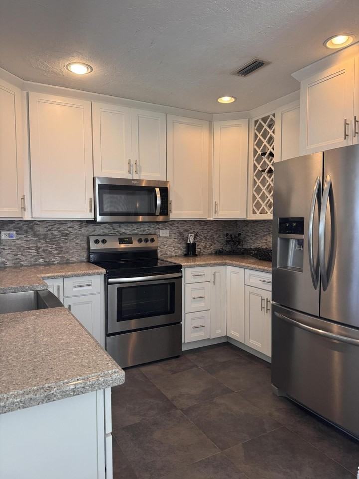 135 Peace Ave - Photo 7 of 20