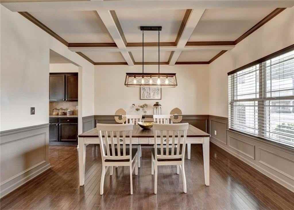 1376 Castleberry Dr - Photo 3 of 5