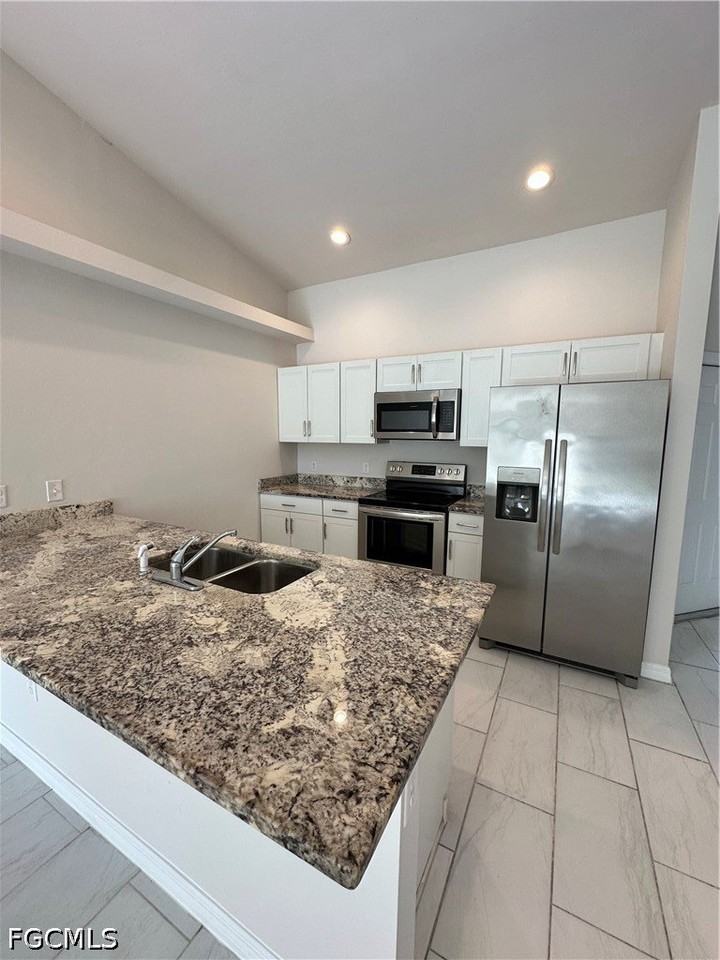 4412 Skyline Blvd - Photo 5 of 26