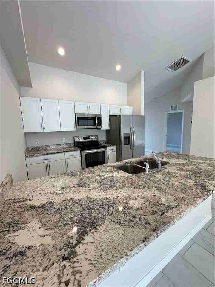 4412 Skyline Blvd - Photo 7 of 26