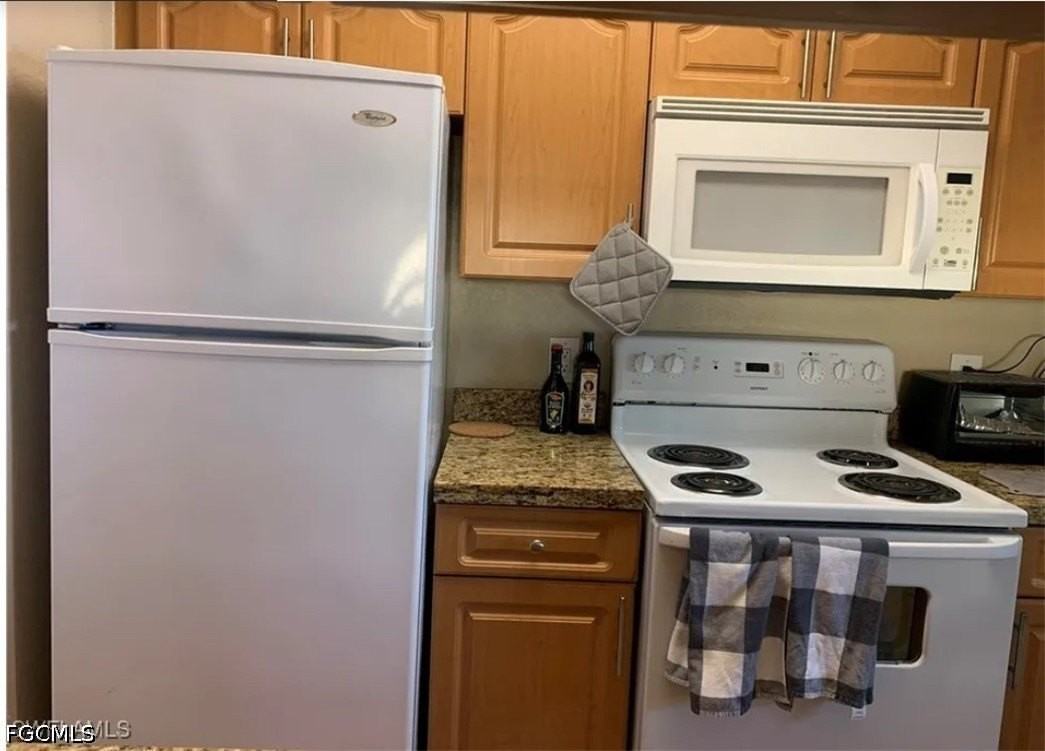 2835 Winkler Ave #209 - Photo 6 of 15