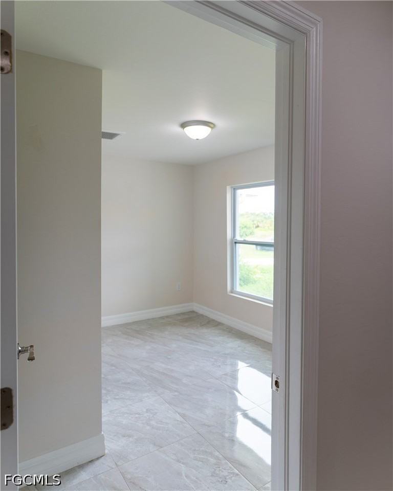 941 Jaguar Blvd - Photo 6 of 27