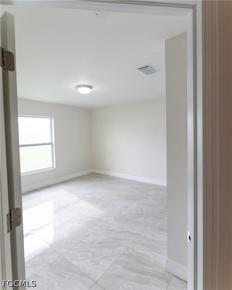 941 Jaguar Blvd - Photo 7 of 27