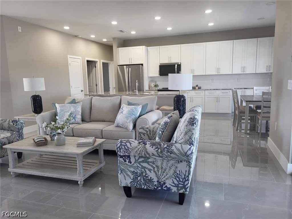 341 Nw 7th Ave - Photo 5 of 42