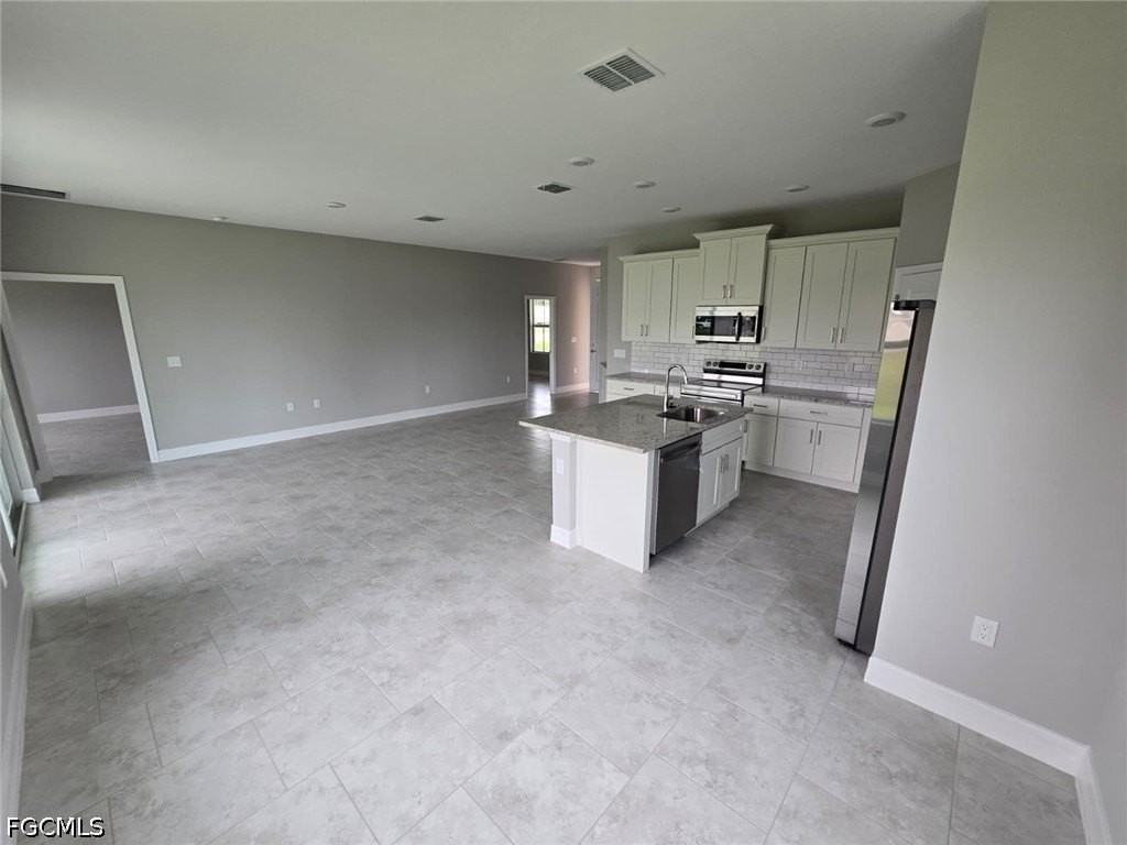 3207 68th St W - Photo 4 of 25