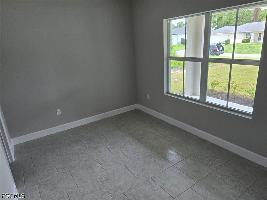 3207 68th St W - Photo 6 of 25