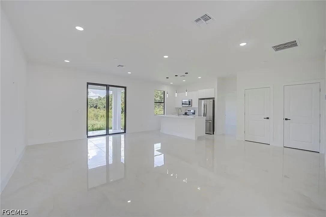 5905 Sunshine Blvd - Photo 2 of 20