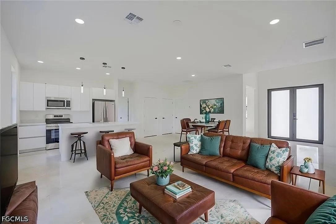 5905 Sunshine Blvd - Photo 4 of 20