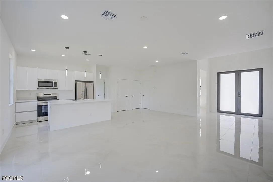 5905 Sunshine Blvd - Photo 5 of 20