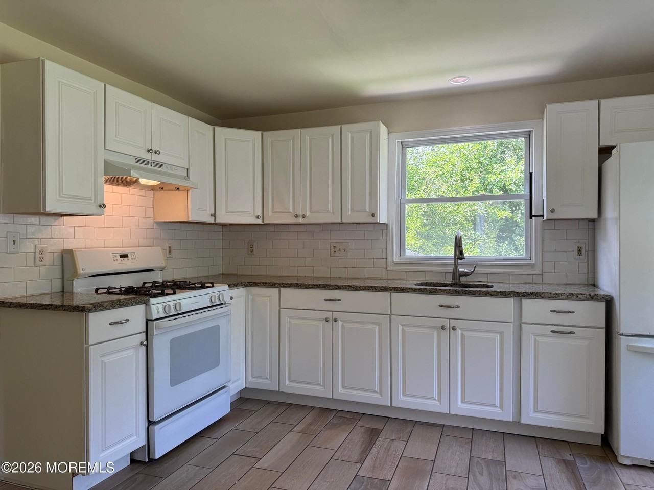 236 W Farms Rd - Photo 4 of 15
