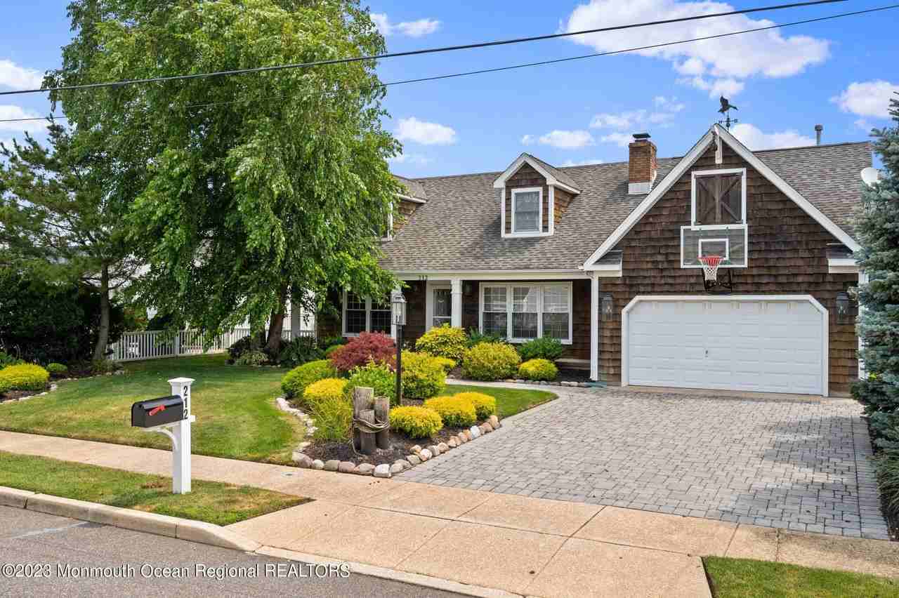 212 Helm Rd - Photo 2 of 44