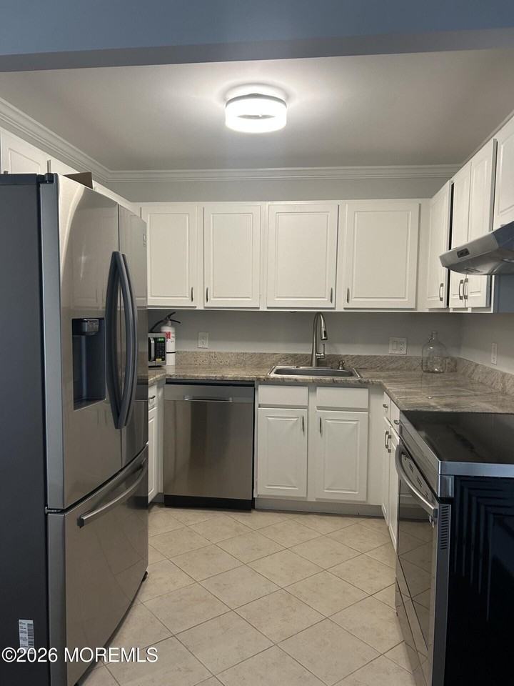 1187 Ocean Ave - Photo 4 of 11
