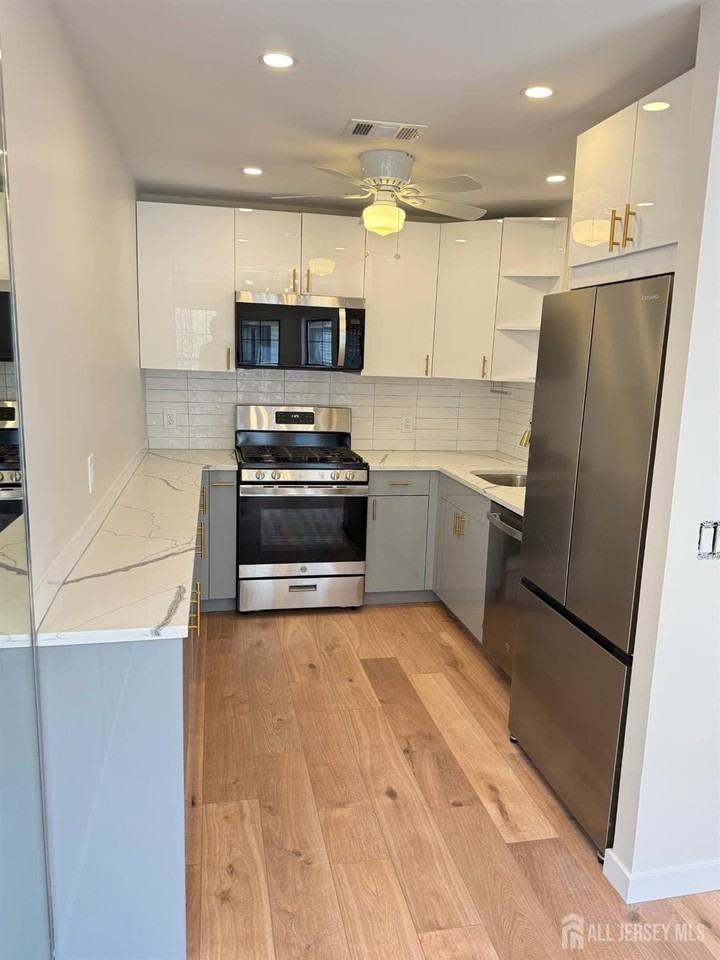 1511 Pebble Pl - Photo 3 of 24