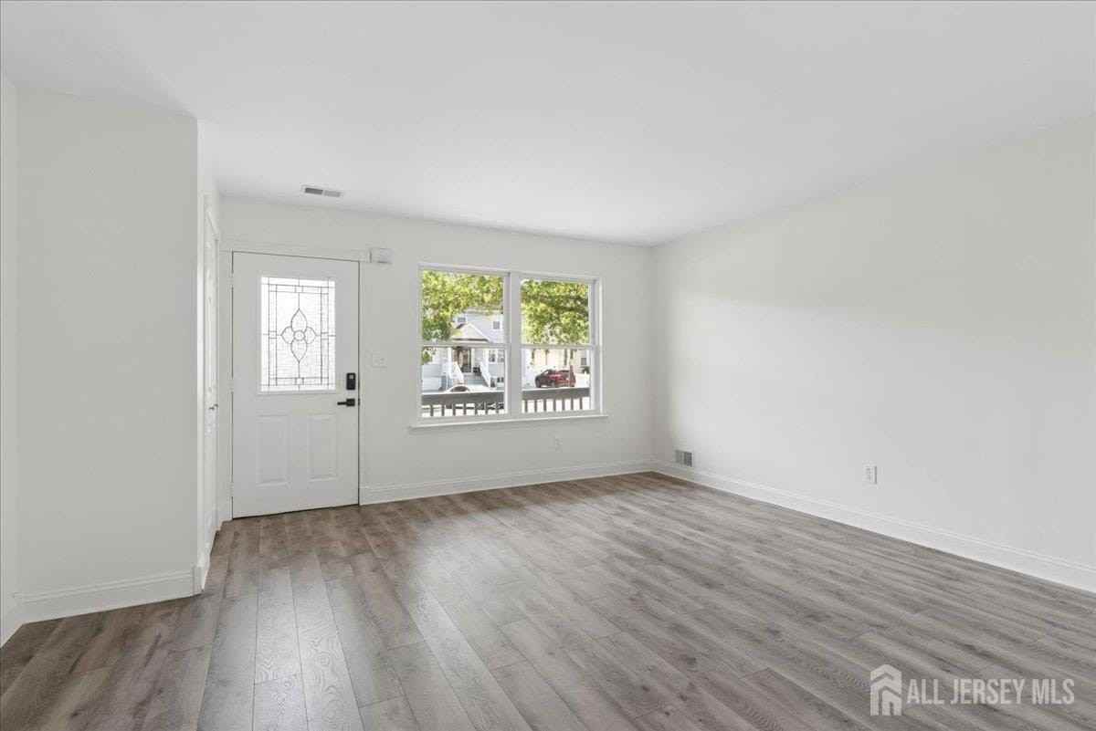 155 Emerson St - Photo 5 of 25