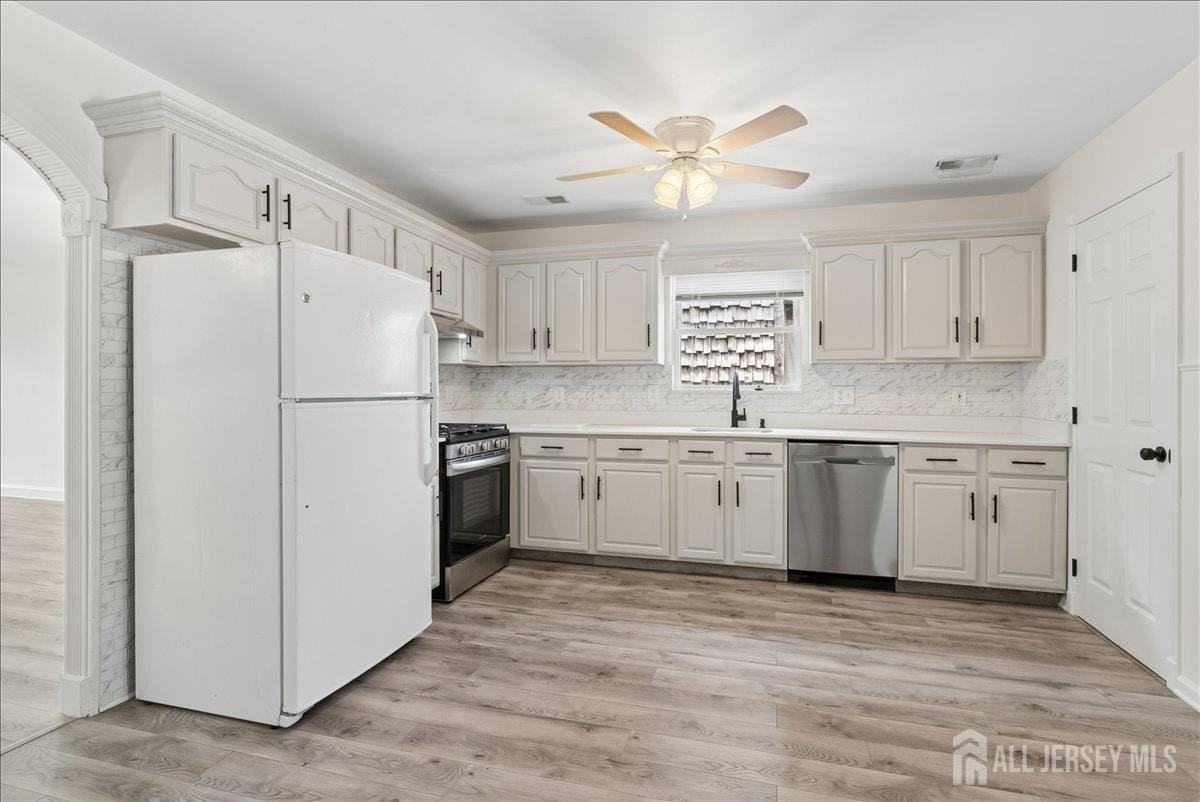155 Emerson St - Photo 7 of 25