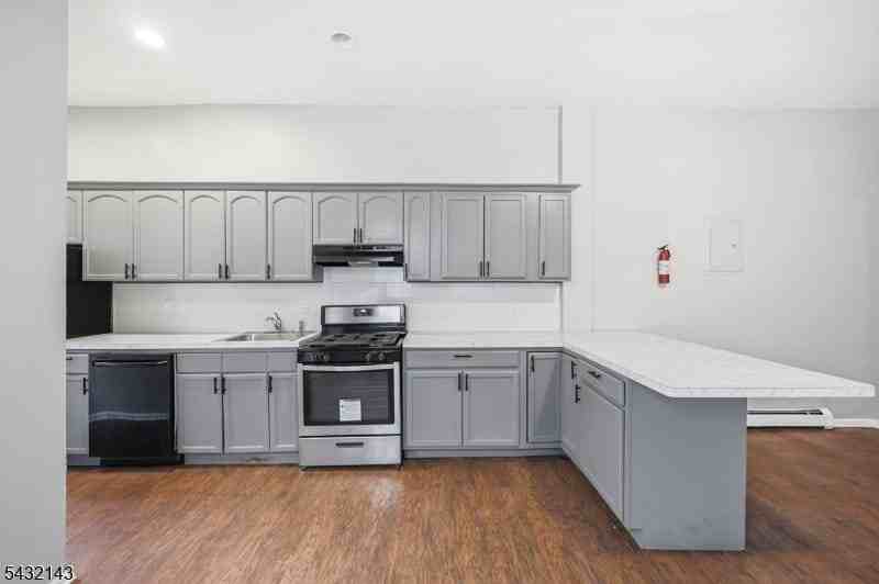169 Mount Prospect Ave - Photo 7 of 15