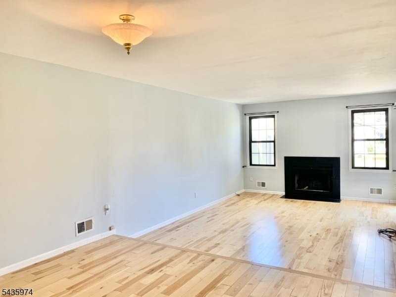 305 Marten Rd - Photo 5 of 37