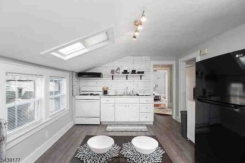 35 Hazelwood Rd #3 - Photo 7 of 12