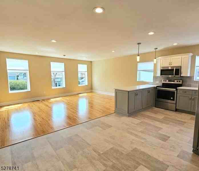1300 Stuyvesant Ave Apt 2l - Photo 2 of 10