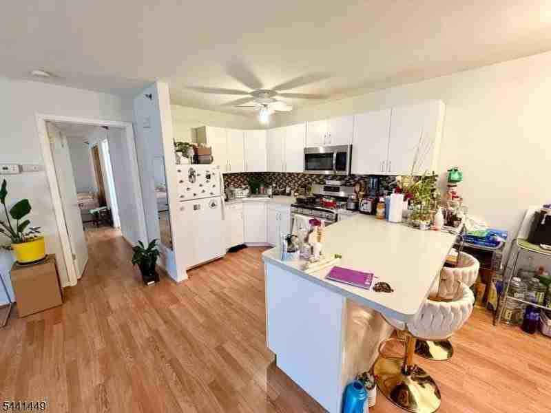 336 336 3B Bloomfield Ave #3B - Photo 2 of 12