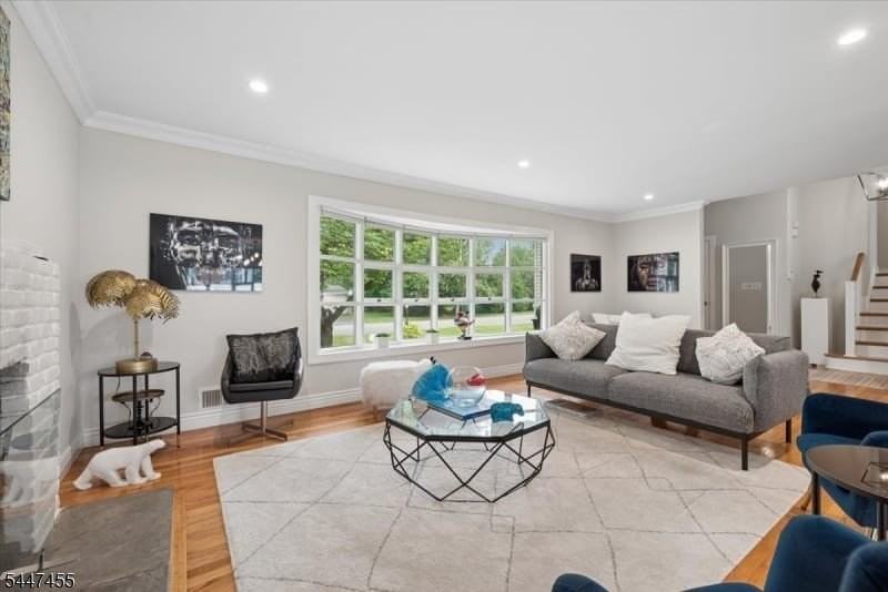 135 Commonwealth Ave - Photo 4 of 36