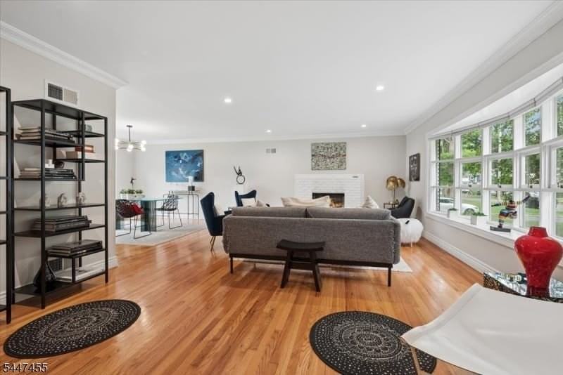 135 Commonwealth Ave - Photo 7 of 36