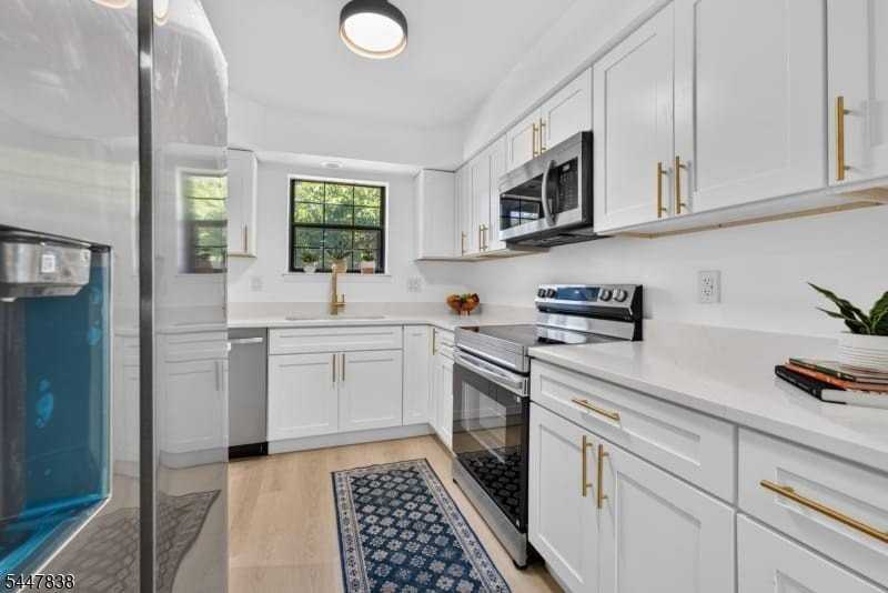 10 Daniel Ct - Photo 4 of 21