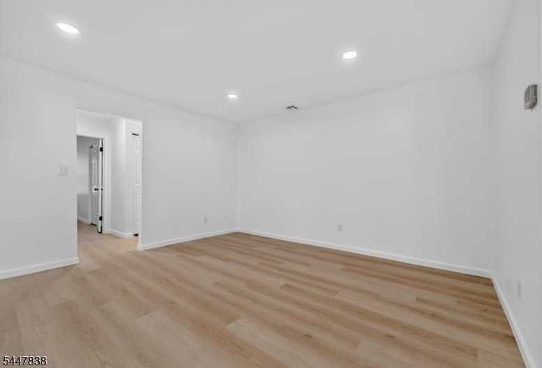 10 Daniel Ct - Photo 7 of 21