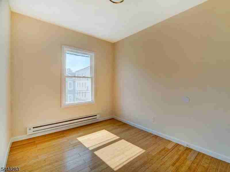 179 22nd St - Photo 4 of 17
