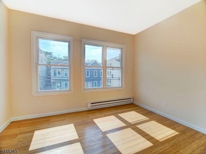 179 22nd St - Photo 5 of 17